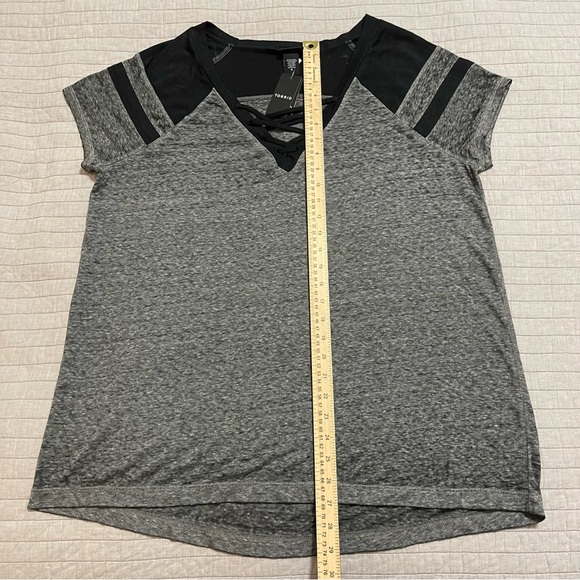 TORRID Grey & Black Lace-Up Football Sport Burnout Tee V-neck Size 0 Large - Picture 5 of 6